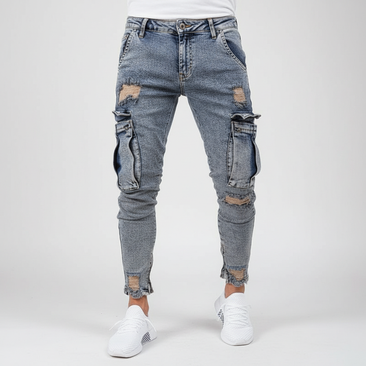 Modern cargobyxa i slitet denimtyg för en ledig streetwear-stil för män