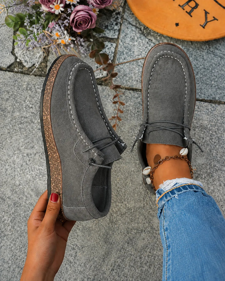 Ovanifrån vy av Catherine damloafers i mjuk mockalook
