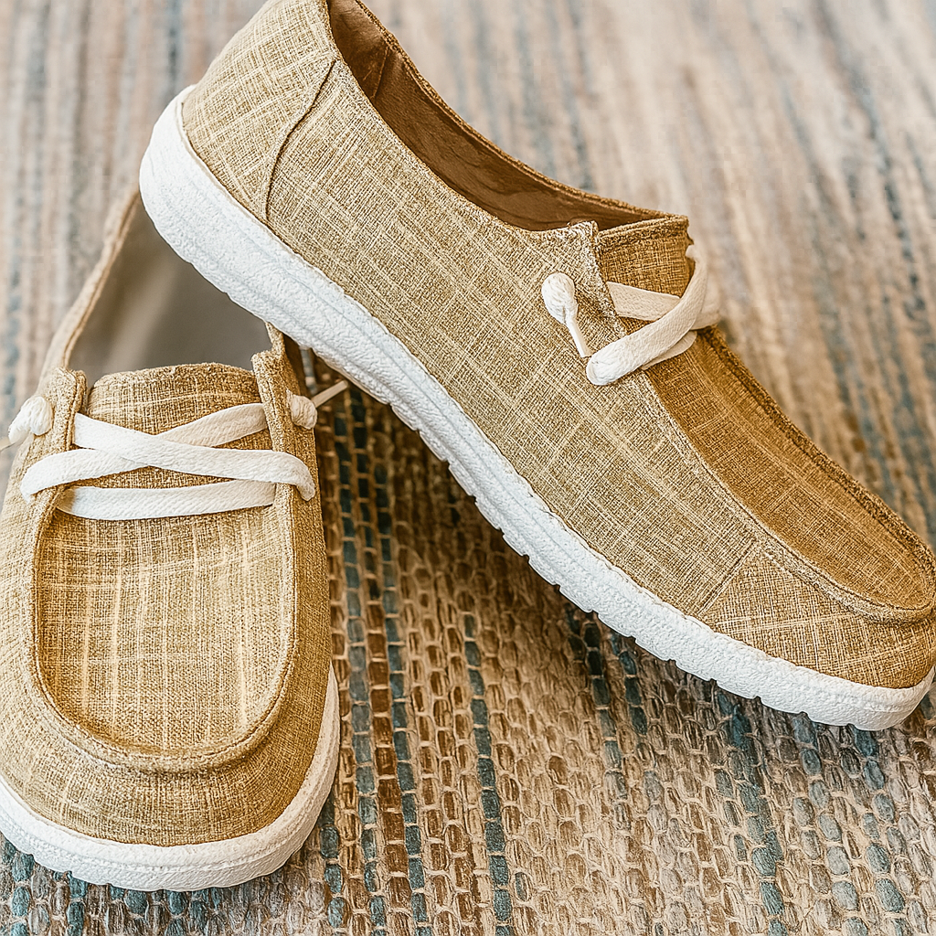 Dam sneakers i helhet från sidan, bekväma vardagsskor med vit sula