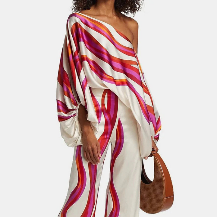 Elegant damernas co-ord set i sommarkläder med off-shoulder tröja och vida byxor