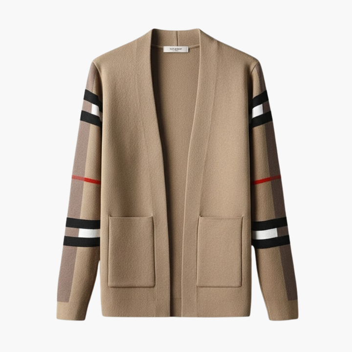 Beige herrcardigan med randiga ärmar på vit bakgrund