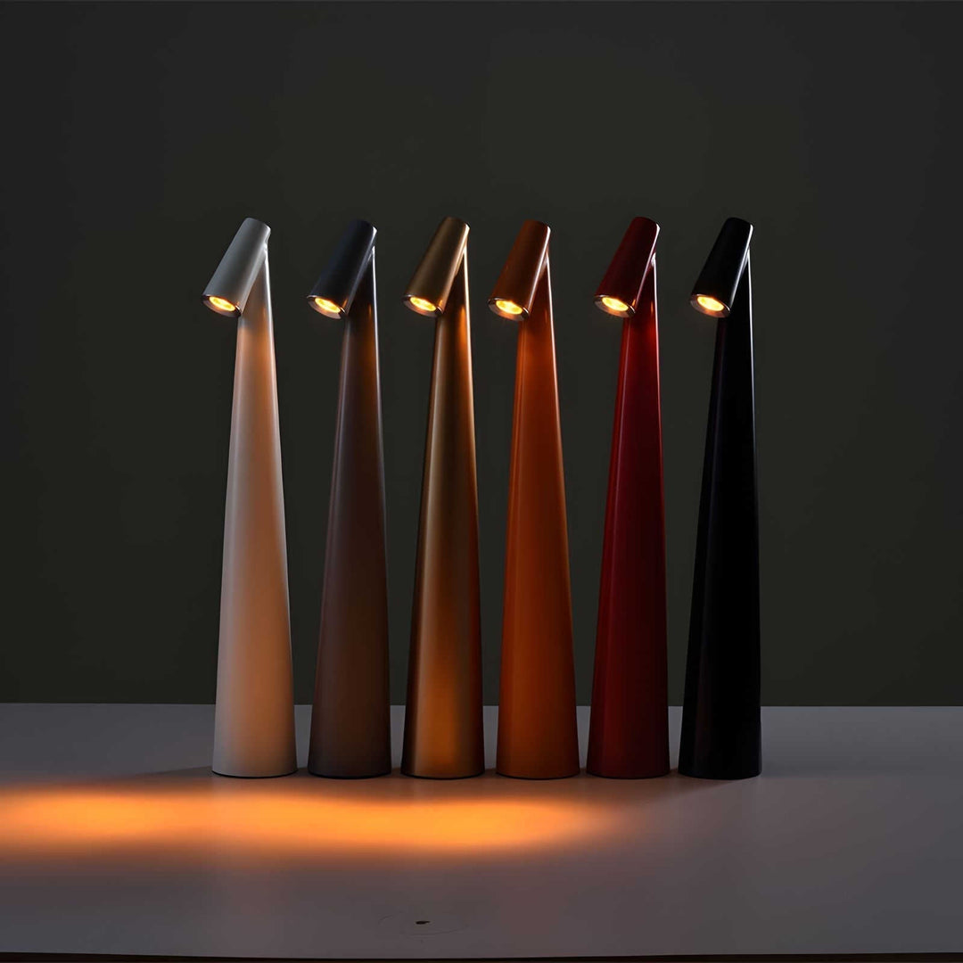 Stämningsfull heminredning med belysning från portabel lampa