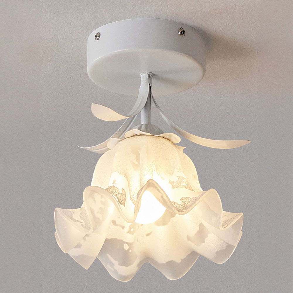 Modern taklampa i blomdesign idealisk som sovrumslampa