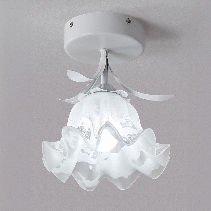 Elegant blomsterlampa för hallbelysning med unika glaselement