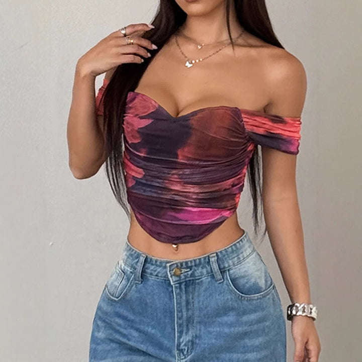 Mörklila off-shoulder damtopp med rynkad design och mönster för sommar och fest