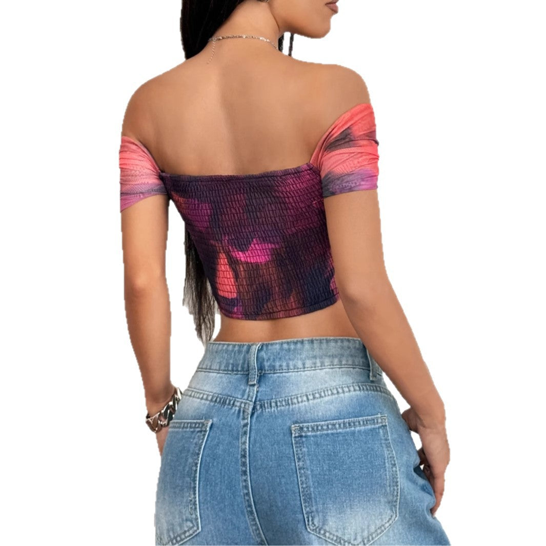Mönstrad damtopp med off-shoulder snitt och rynkor i mörklila nyans