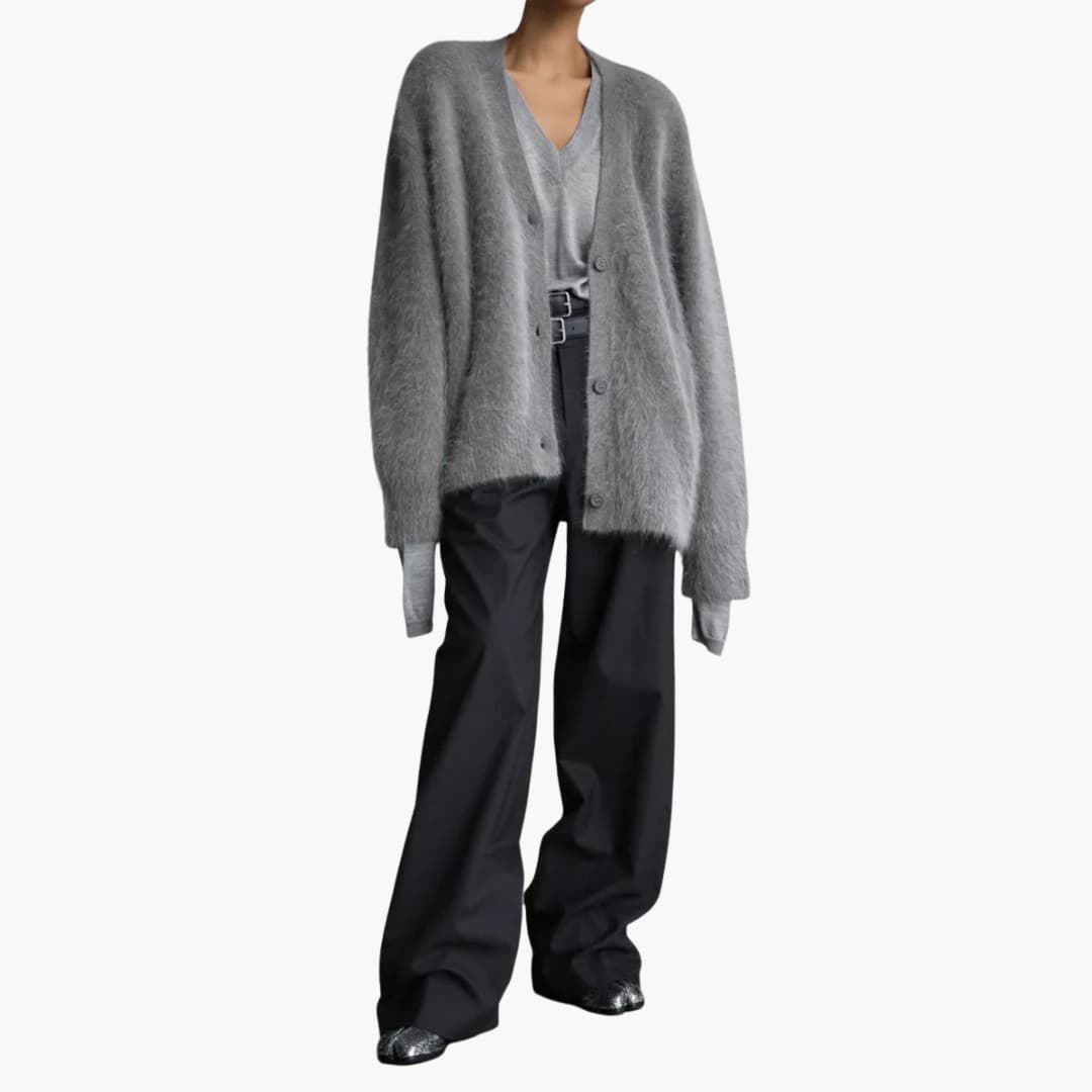 Närbild på texturerat tyg och knäppning påstickad damkofta för höstmode