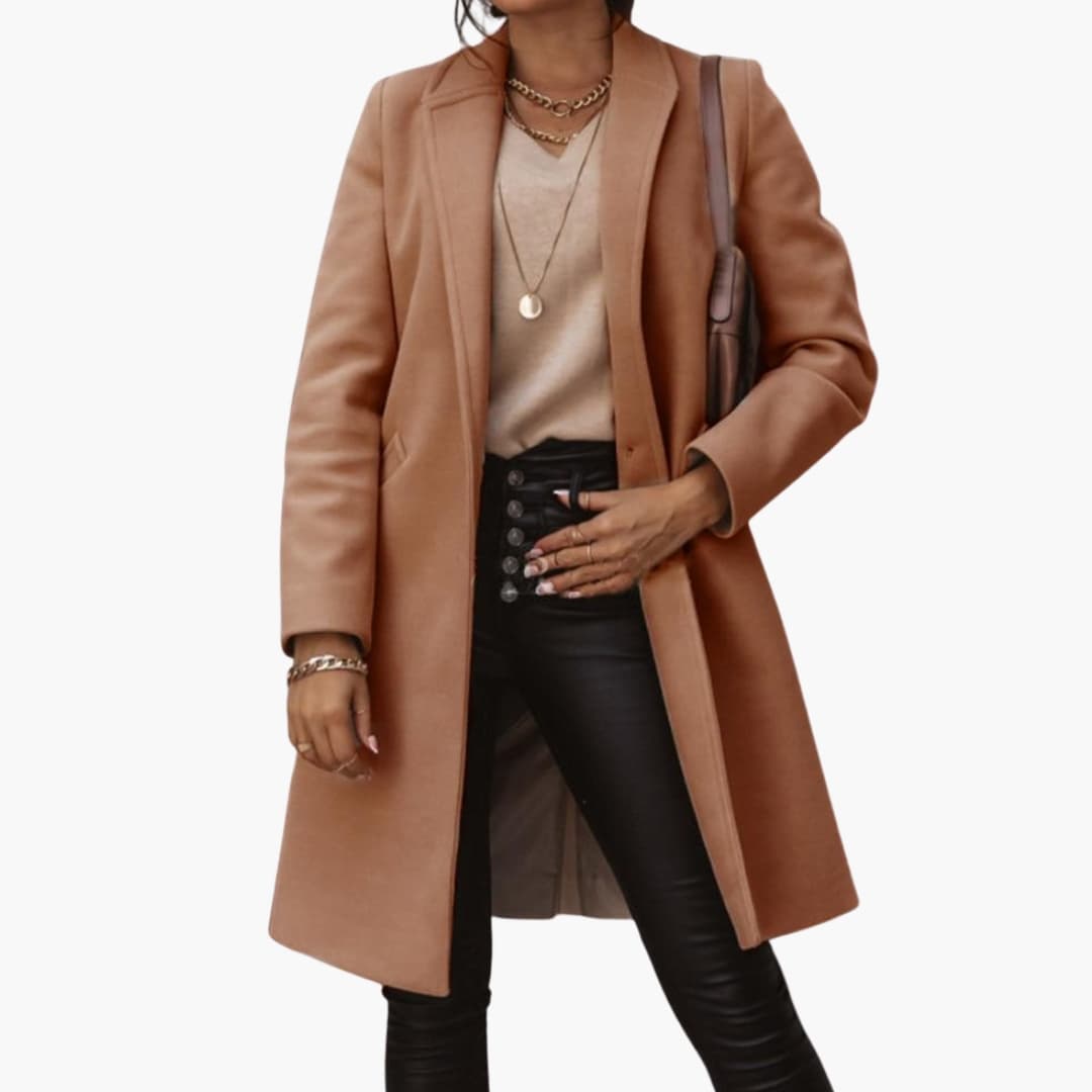 Elegant damkappa i lång modell med klassisk krage och knappar