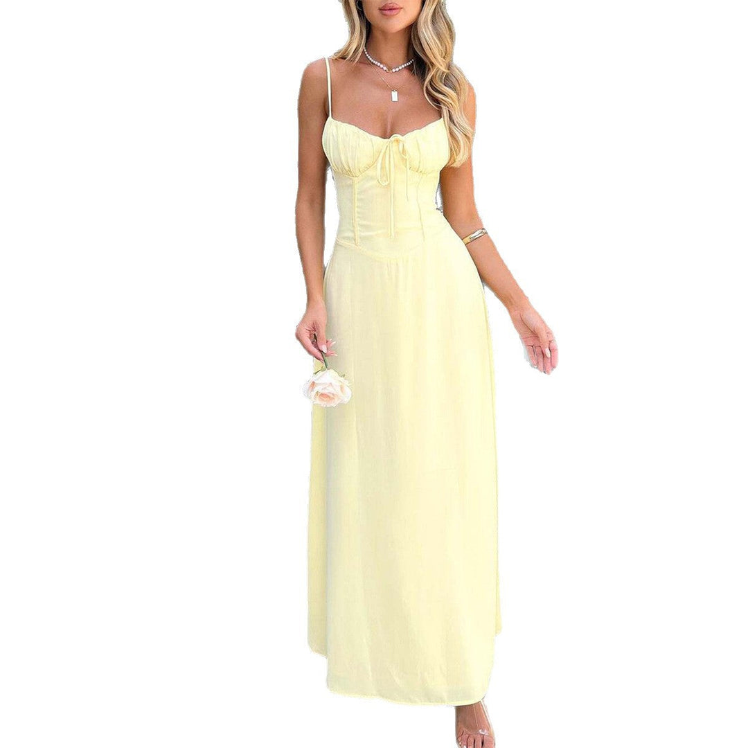 Elegant ärmlös damklänning i maximodell, perfekt som sommarklänning.