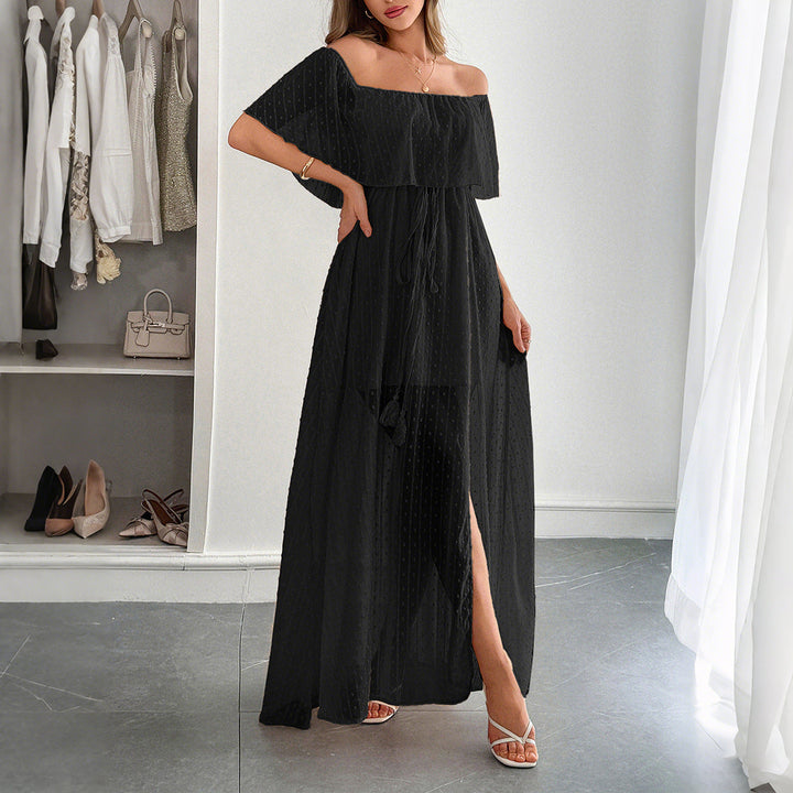 Svart off-shoulder maxiklänning med prickar och knyt i midjan
