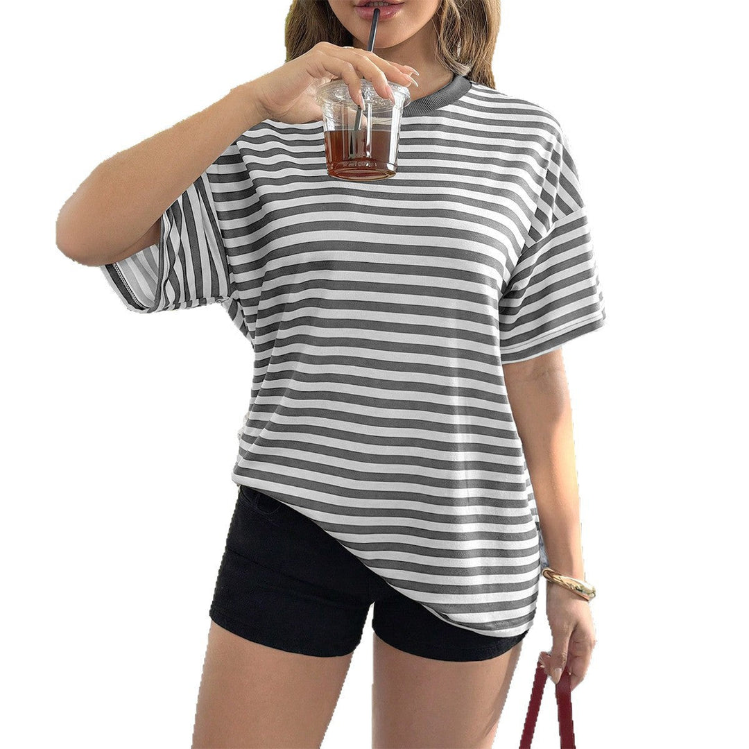 Randig dam t-shirt i en ledig oversized modell för damer