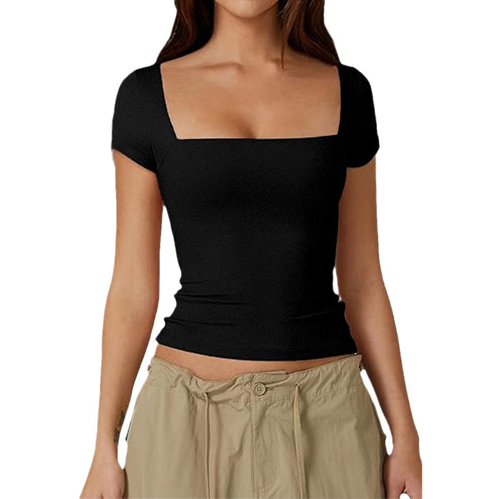 Vit damtopp med fyrkantig hals och kort ärm i figurnära modell