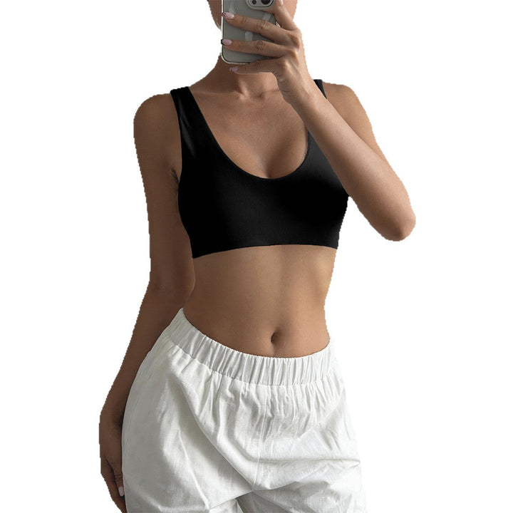 Minimalistisk sporttopp i bekväm stretch för träning och vardag
