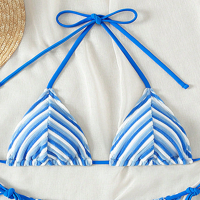 Blå damtriangelbikini med strukturerad design och knytband framifrån