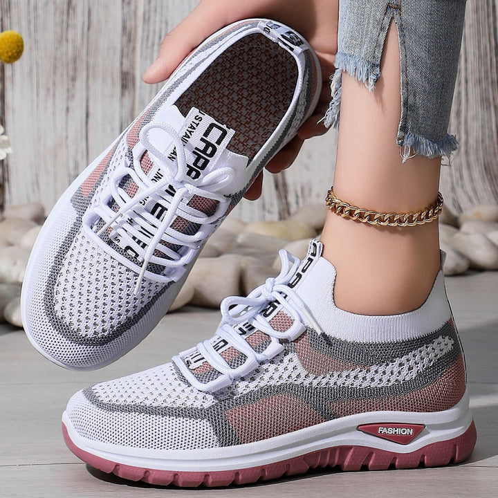 Dam Delphine ortopediska sneakers bakifrån för stöd och stabilitet vid promenad