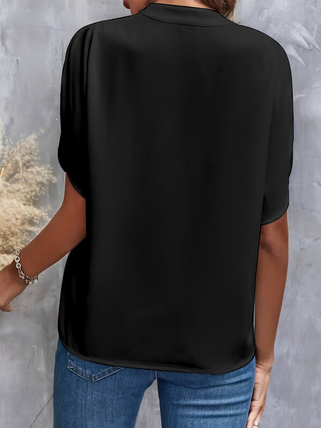 Elegant damblus med lång ärm och V-hals bakifrån