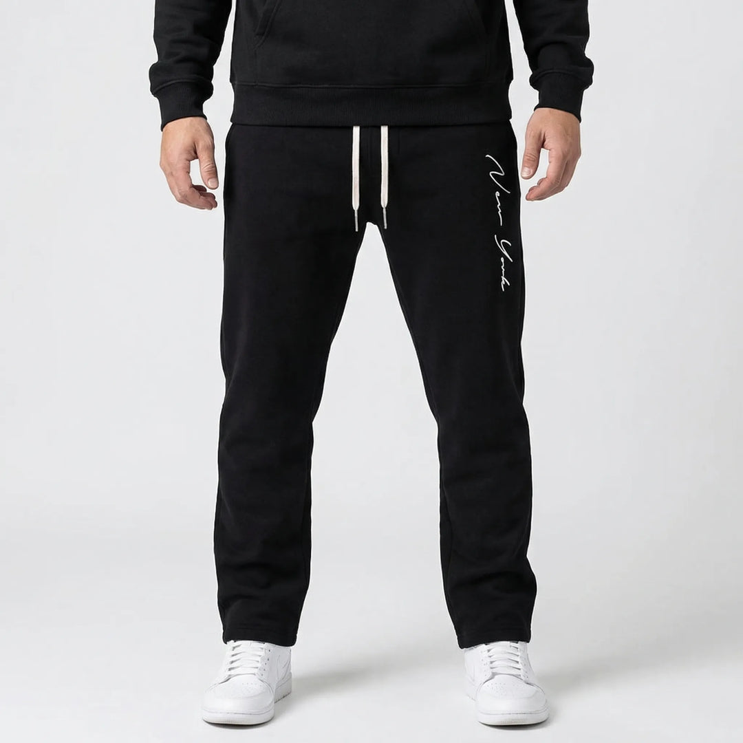 Grå herr joggerbyxor med dragsko och muddar, perfekt streetwear och mjukisbyxor för herrmode.