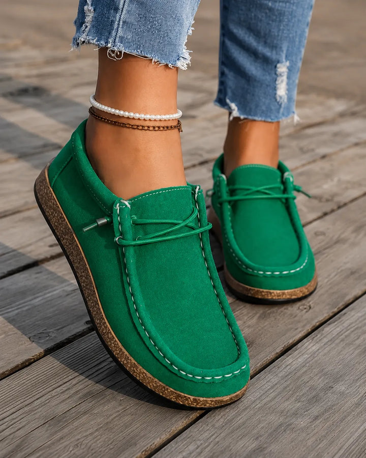 Snedvinkel på dam loafers Monique i smaragdgrön nyans