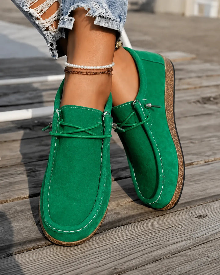 Trendiga dam loafers i mockaimitation med bekväm platå