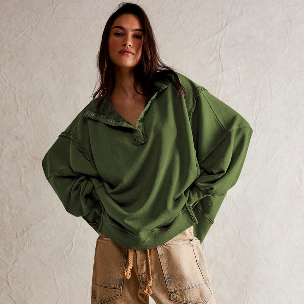 Dam oversized henley tröja i avslappnad passform visad bakifrån