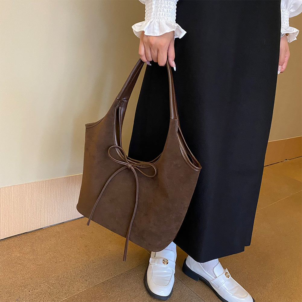 Modeaccessoar väska i syntetläder med guldfärgade detaljer