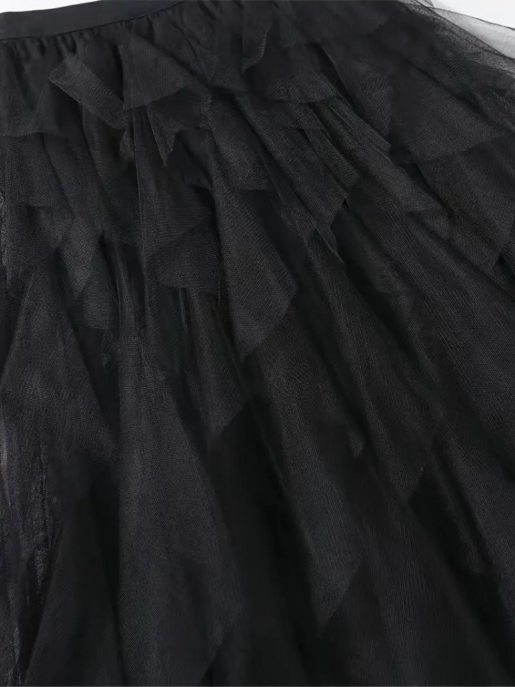 Rosa damkläder mode: lång volangkjol i tyll matchad för fest
