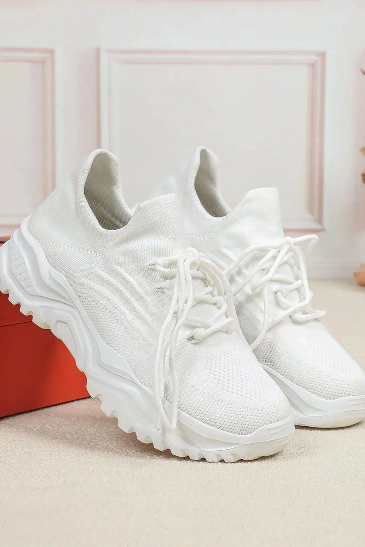Vita dam sneakers Julika med snörning och mönstrad sula inomhus