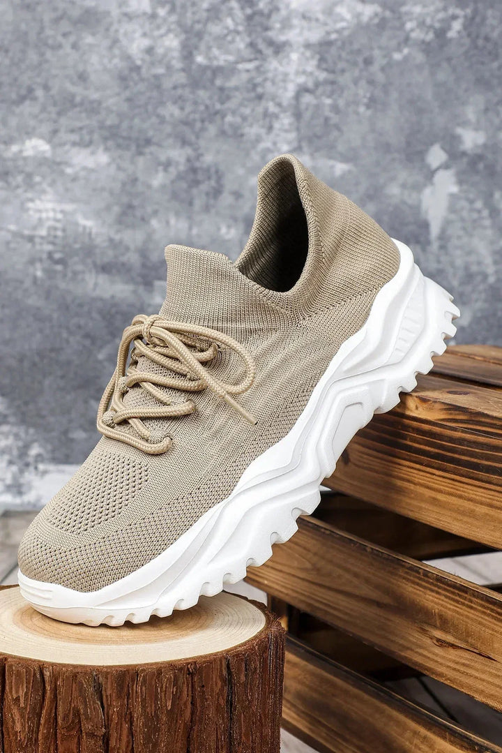 Ortopediska dam sneakers Julika i profil, visar dämpad sula och bekväm passform