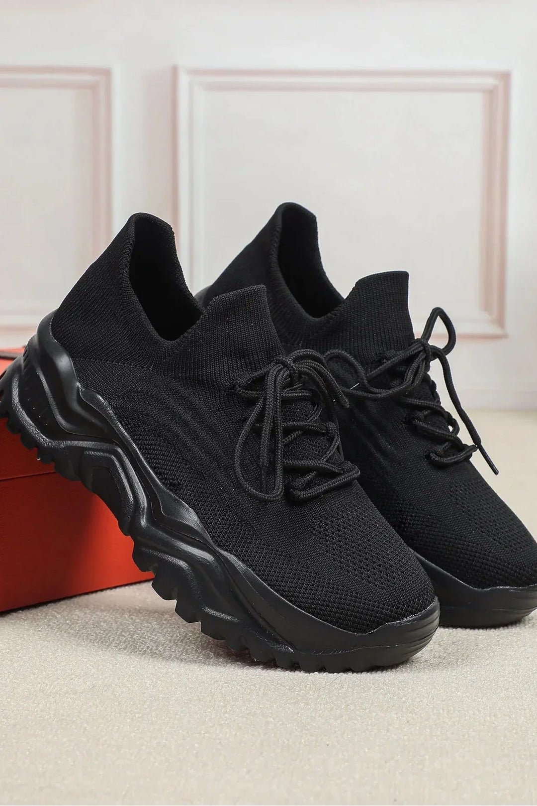 Ovandel i tyg på bekväma vardagsskor och sneakers för dam, modell Julika