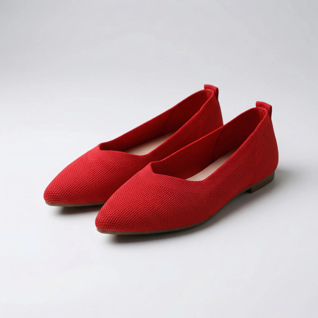 Detaljbild på elegant spetsig tå på damns slip-on skor
