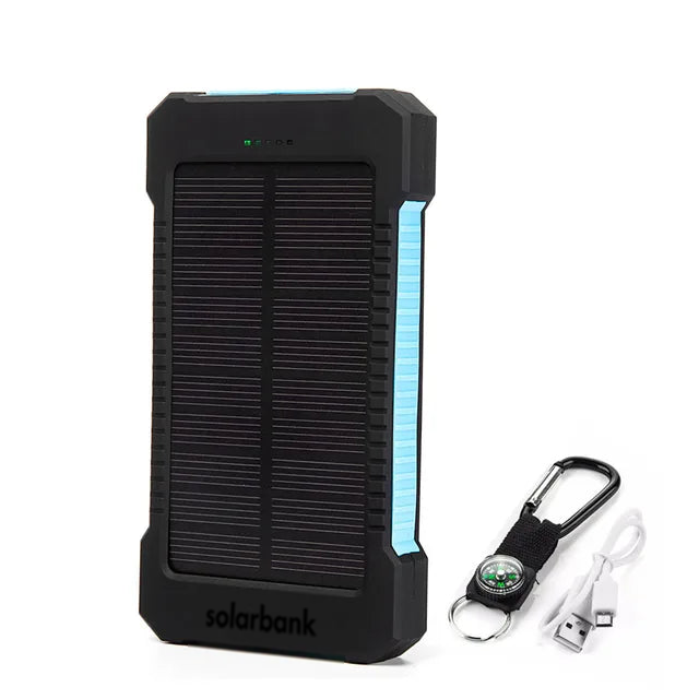 Solcellsladdare 20000mAh placerad på ett stenparti utomhus