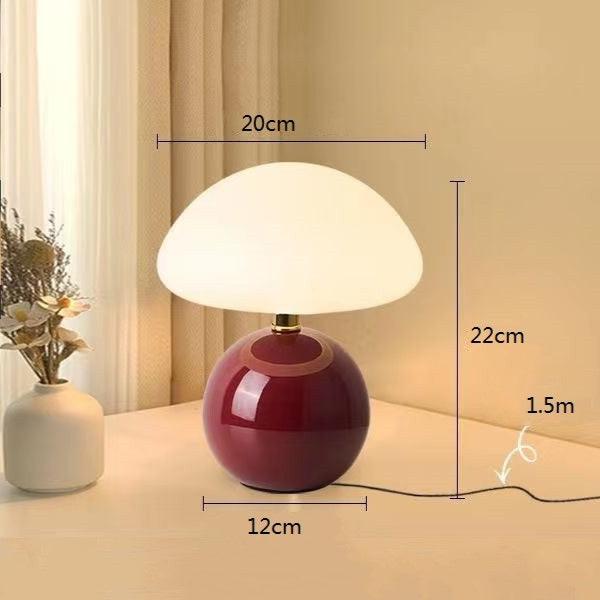 Dekorativ lampa i keramik med skärm som liknar en svamp för mysig atmosfär