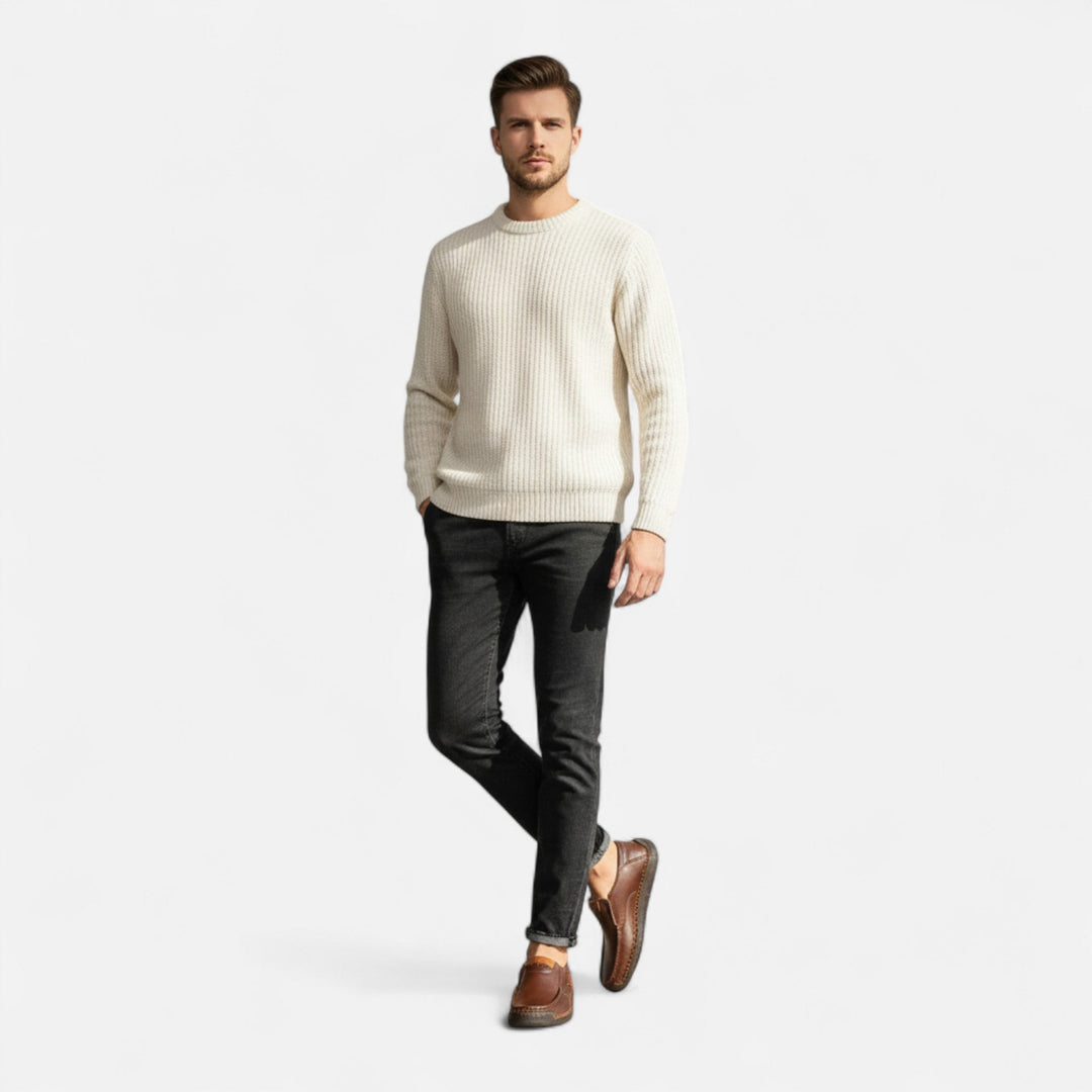 Man som bär bruna Valmonti loafers och avslappnad klädsel