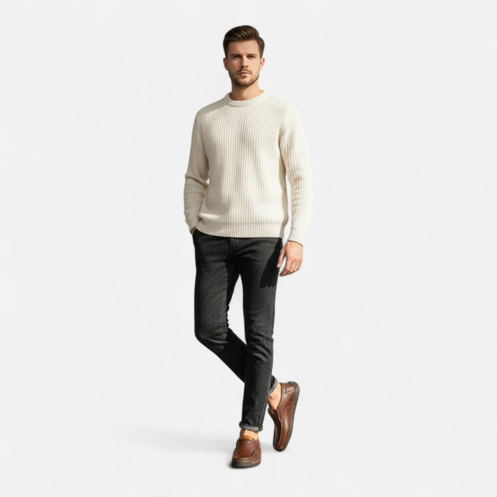 Man som bär bruna Valmonti loafers och avslappnad klädsel