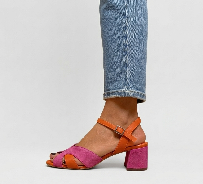 Damklackskor Paulina i rosa med elegant klack visade från sidan med jeans