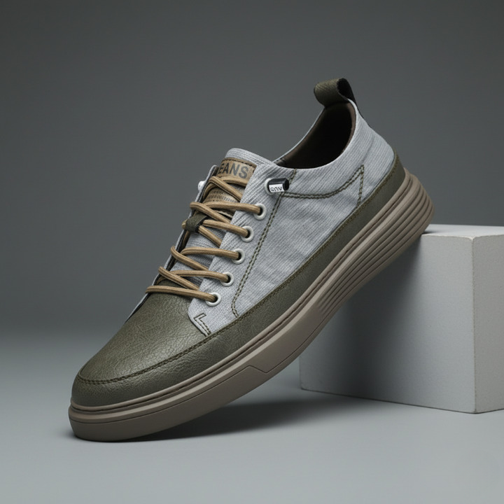 Herrsneakers på vit kub mot mörk bakgrund