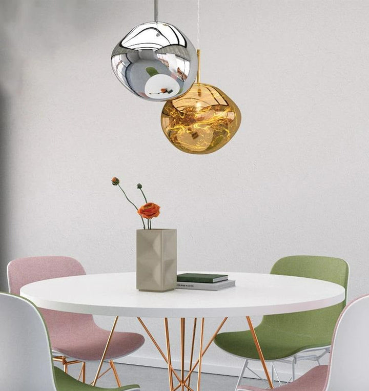 Unik designad lampa som fungerar som blickfång i hemmet