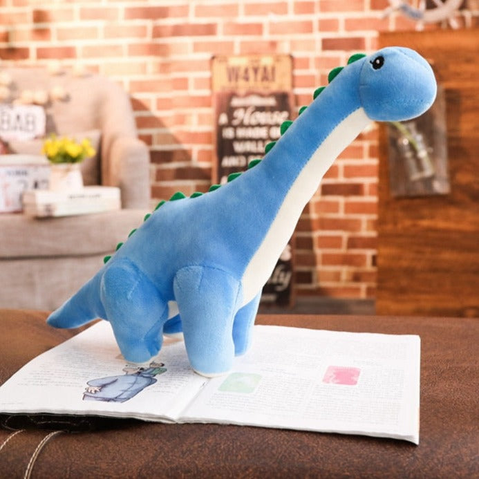 Detaljbild på det stora Diplodocus gosedjurets mjuka plyschtyg och vänliga ansikte