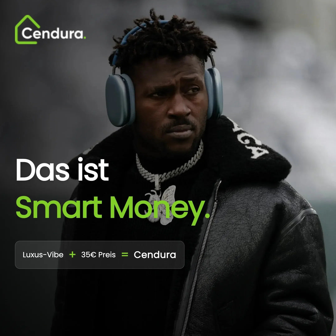 Man med blå trådlösa over-ear-hörlurar på huvudet utomhus