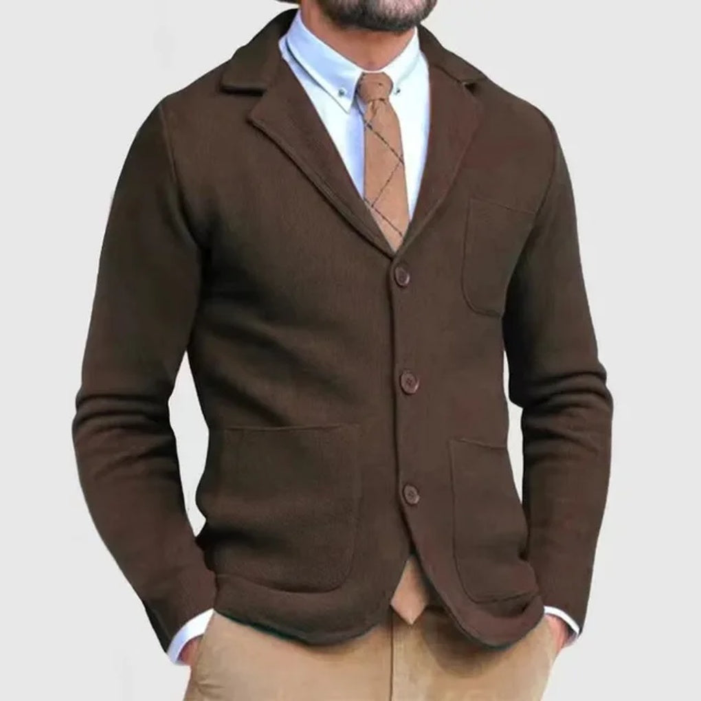 Casual blazer för män stylad med skjorta, helhetsbild