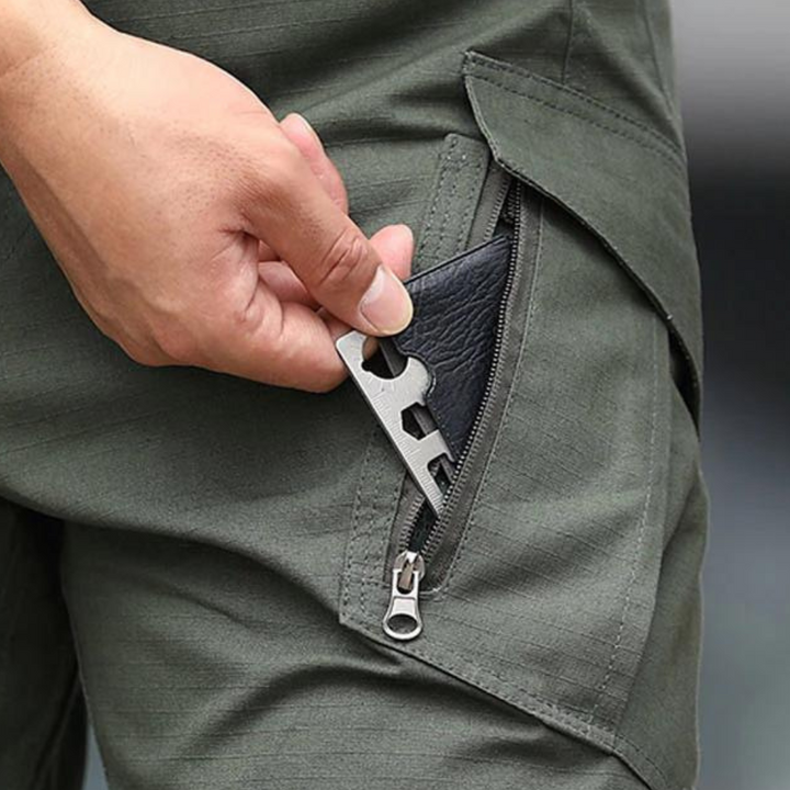 Vattentätt tyg som stöter bort vatten på friluftsbyxor