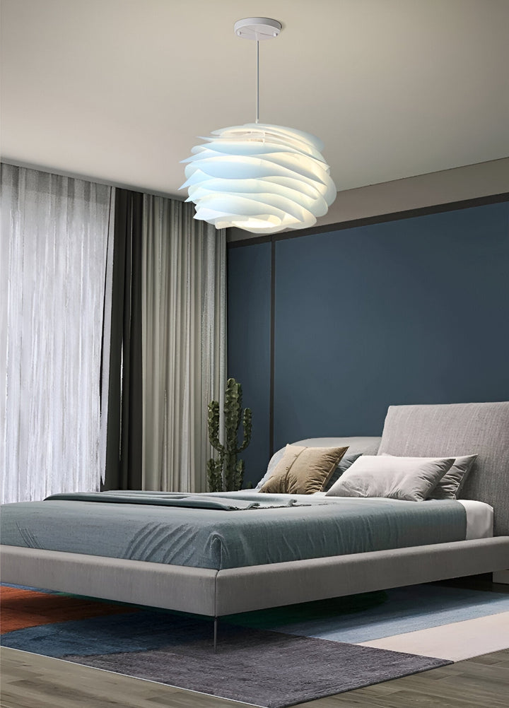 Elegant takpendel modell Aurora med dekorativa kronblad för modern inredning
