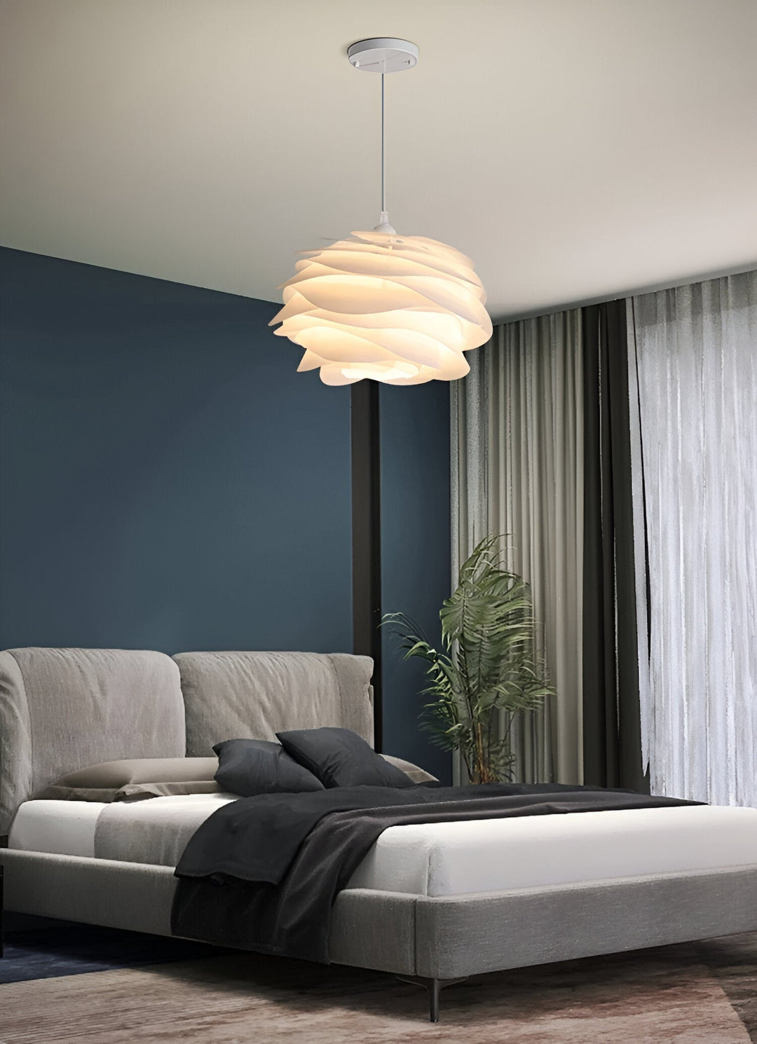 Aurora taklampa i blomformad design som sprider ett varmt och behagligt sken i rummet