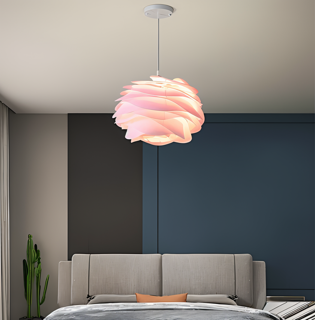 Slutbild på Aurora taklampa som visar dess tidlösa elegans och stil
