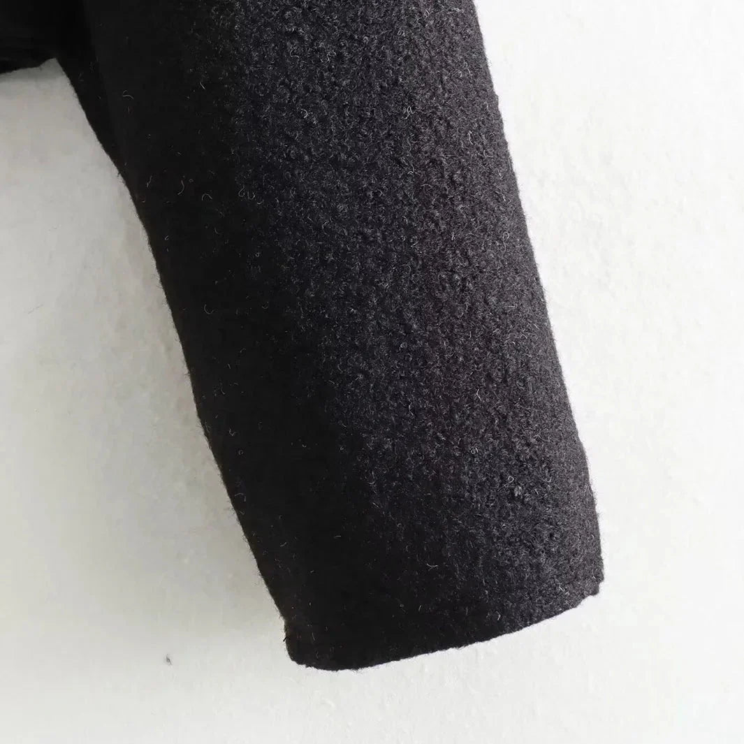 Kort damjacka i stilren design med dragkedja bakifrån
