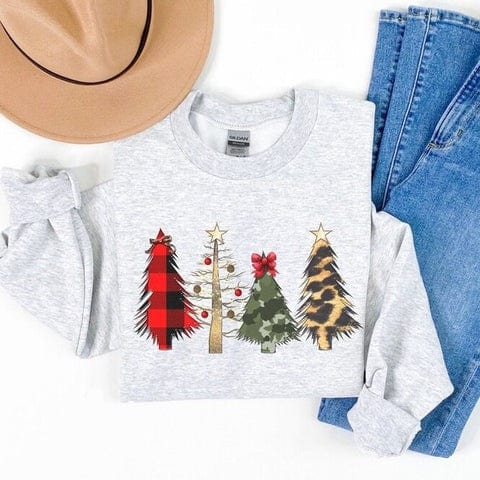 Vikta damtröjor med julmotiv tillsammans med hatt och jeans