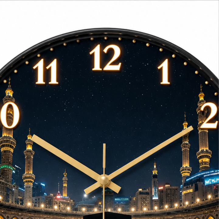 Elegant muslimsk väggklocka i trä med guldfärgade detaljer och Kaaba