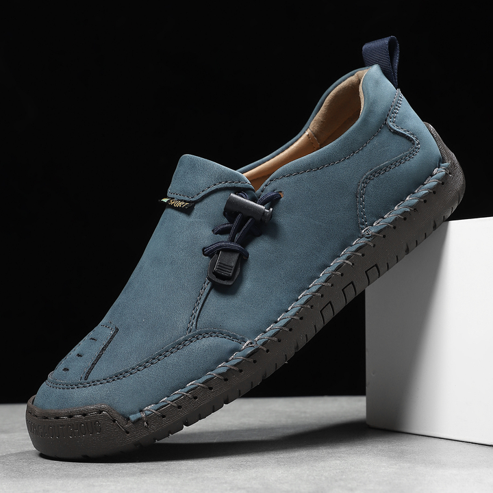 Marinblå stilrena loafers för kvinnor med flexibel sula