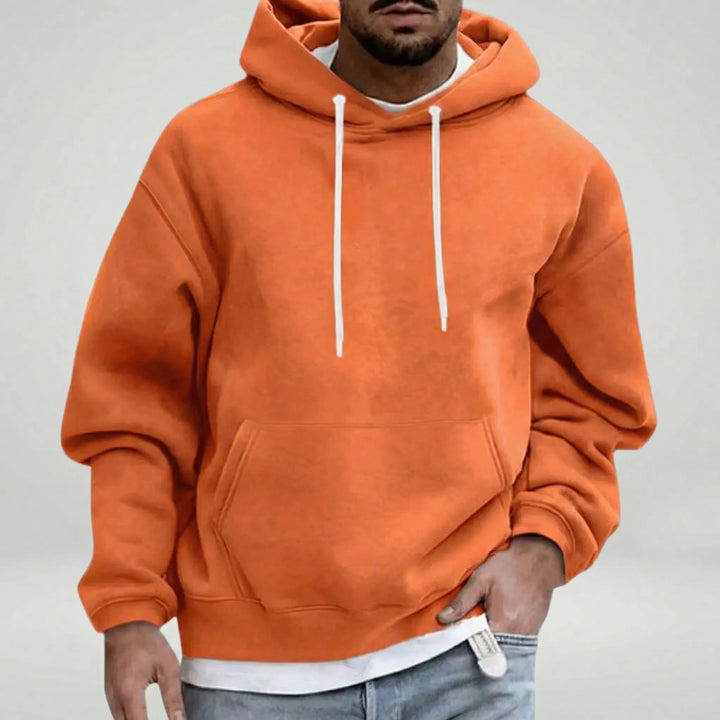 Bakre vy av svart relaxed fit hoodie för män