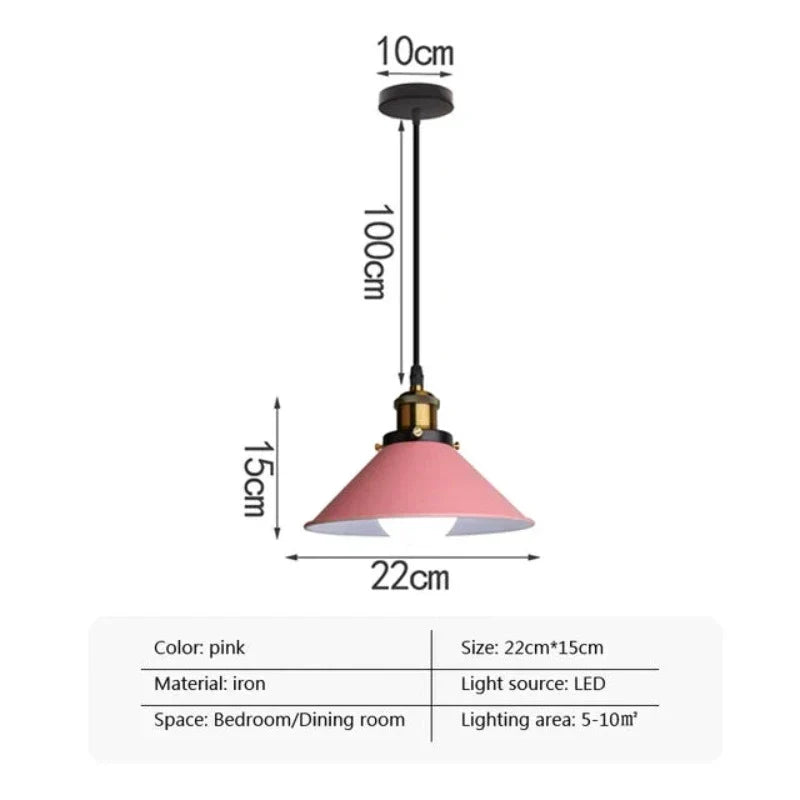 Snygg hängande lampa i retro stil över matplats